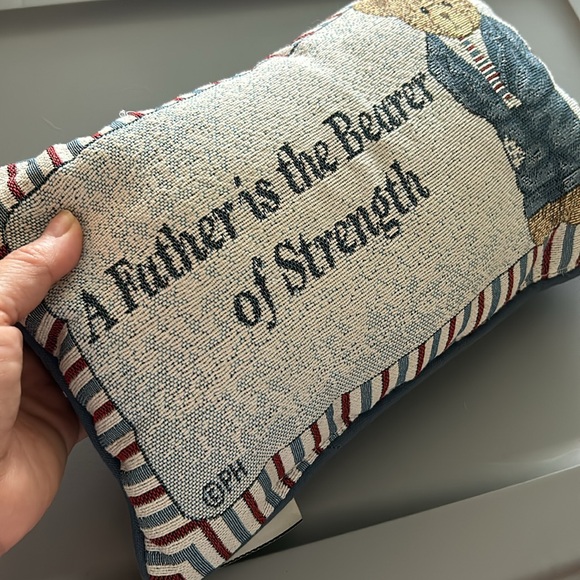 A father is the bearer of Strength Accent little pillow - Picture 2 of 4